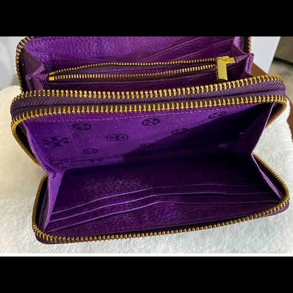 Tory Burch Robinson Double Zip Continental Wallet - Picture 5 of 5